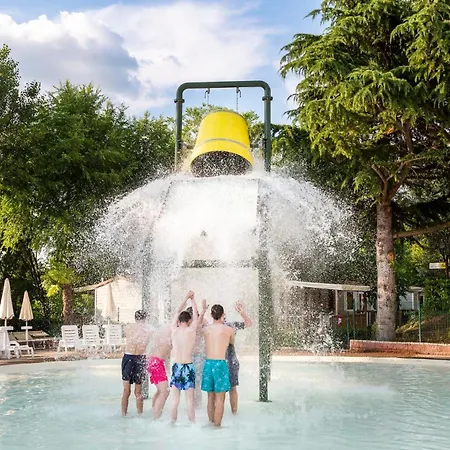 Hu Altomincio Village