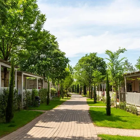 Hu Altomincio Village Валеджо-суль-Минчо