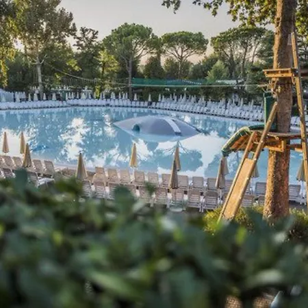 Hu Altomincio Village