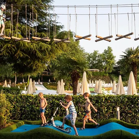 Hu Altomincio Village Vakantiepark 3*