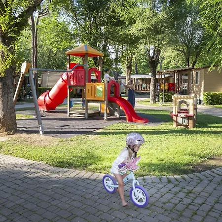 Hu Altomincio Village Vakantiepark Valeggio sul Mincio