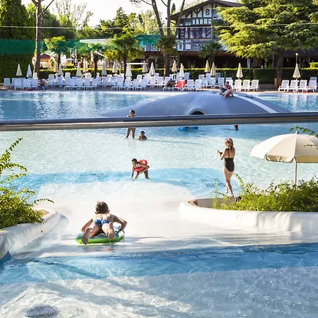 Hu Altomincio Village Vakantiepark 3*