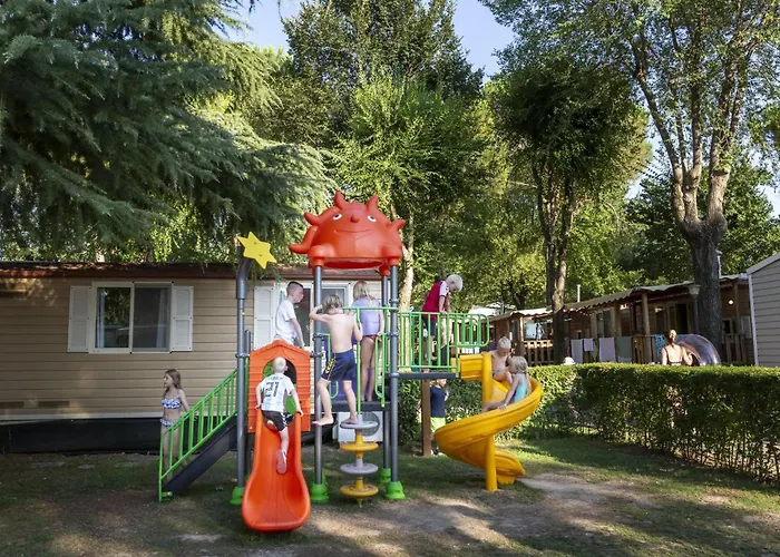 Hu Altomincio Village