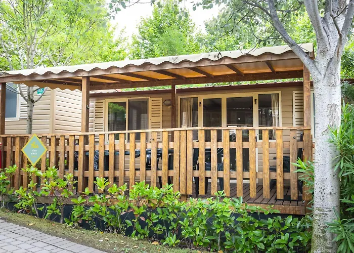 Hu Altomincio Village