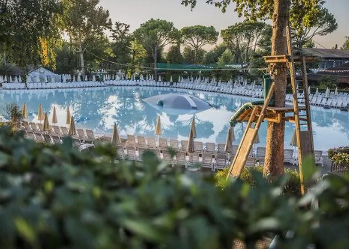 Hu Altomincio Village